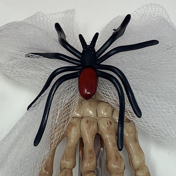 3” creepy hair clips skeleton hands with black widow spider 🕷 made by me NEW - Picture 17 of 17